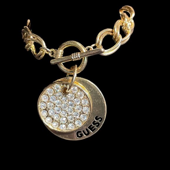 Guess Toggle Bracelet Gold Tone Chain Crystal Logo Charm Glam Chunky Jewelry - Picture 2 of 8